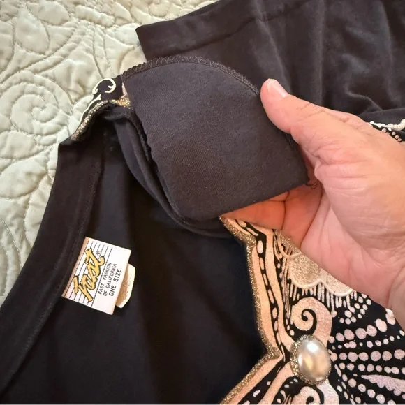 Fast Fashion of California Black 80s Inspired Embellished T-Shirt OS - Picture 10 of 11